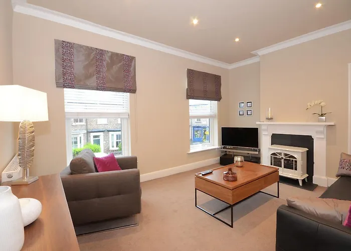 Lucy\'S Lodge- Most Stylish Apartment On Vibrant Bishy Road With Free Parking