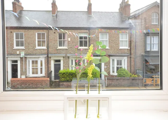 Lucy\'S Lodge- Most Stylish Apartment On Vibrant Bishy Road With Free Parking